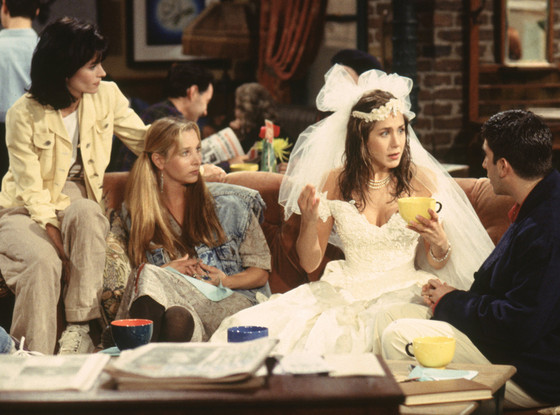 mira todos los vestidos de novia que jennifer aniston usó (+ fotos